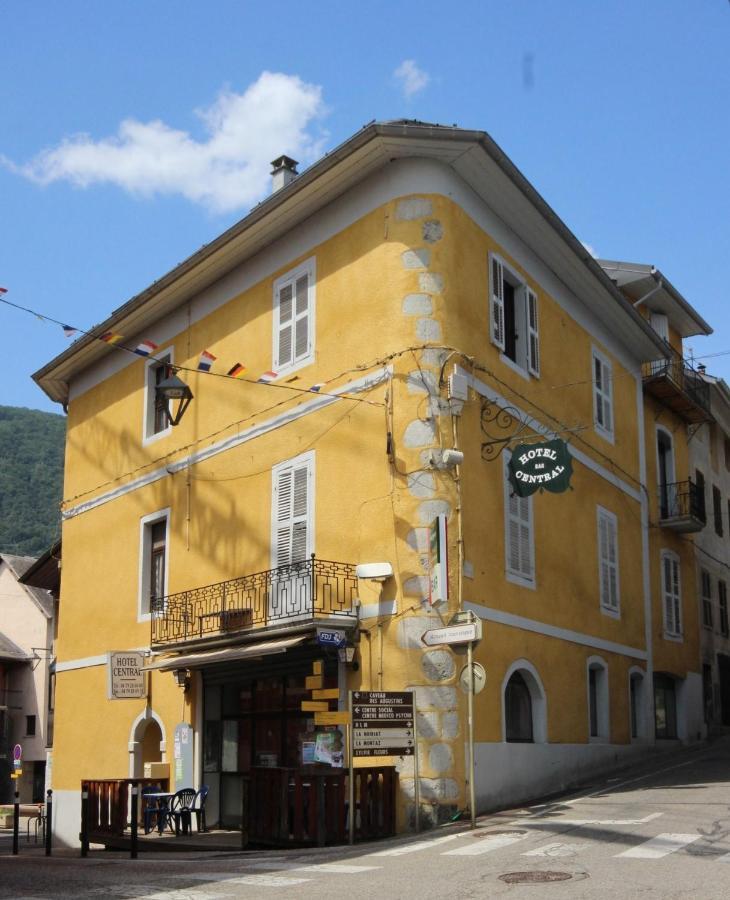 Hotel Central Saint-Pierre-dʼAlbigny Zewnętrze zdjęcie