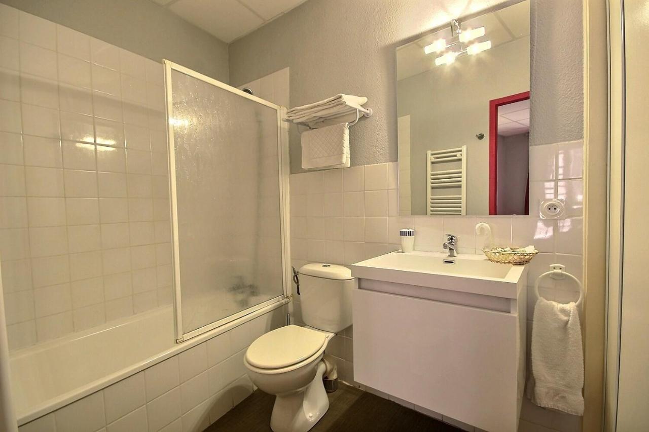 Hotel Central Saint-Pierre-dʼAlbigny Zewnętrze zdjęcie